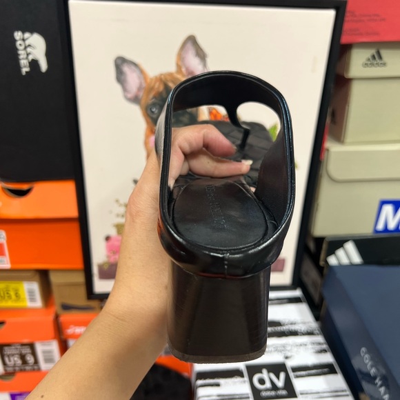 🔥🔥Bottega Veneta Marella 45MM Leather Block-Heel Sandals retail is $1,100 - Picture 9 of 10